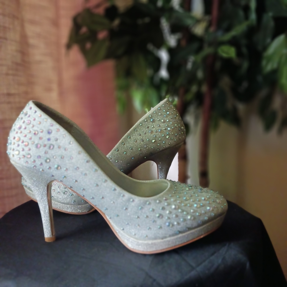Silver sequin pumps sz 6.5